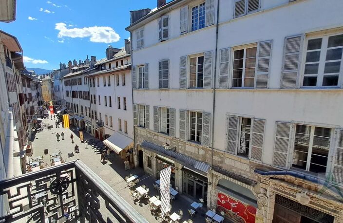 CHAMBERY - Zone piétonne T7 avec balcon et stationnement — photo 2
