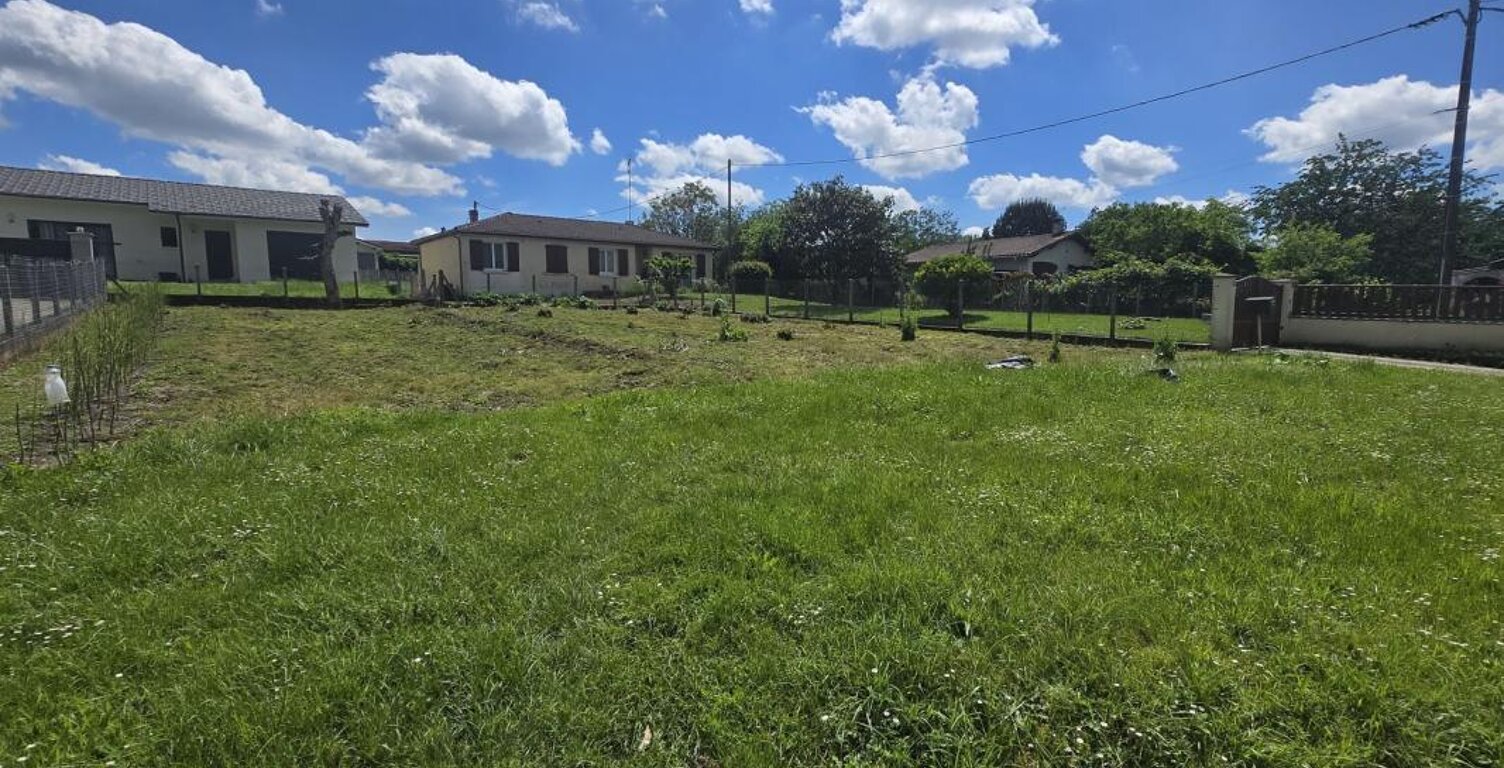 Terrain à bâtir de 575 m² à LAROQUE (33) — photo 1