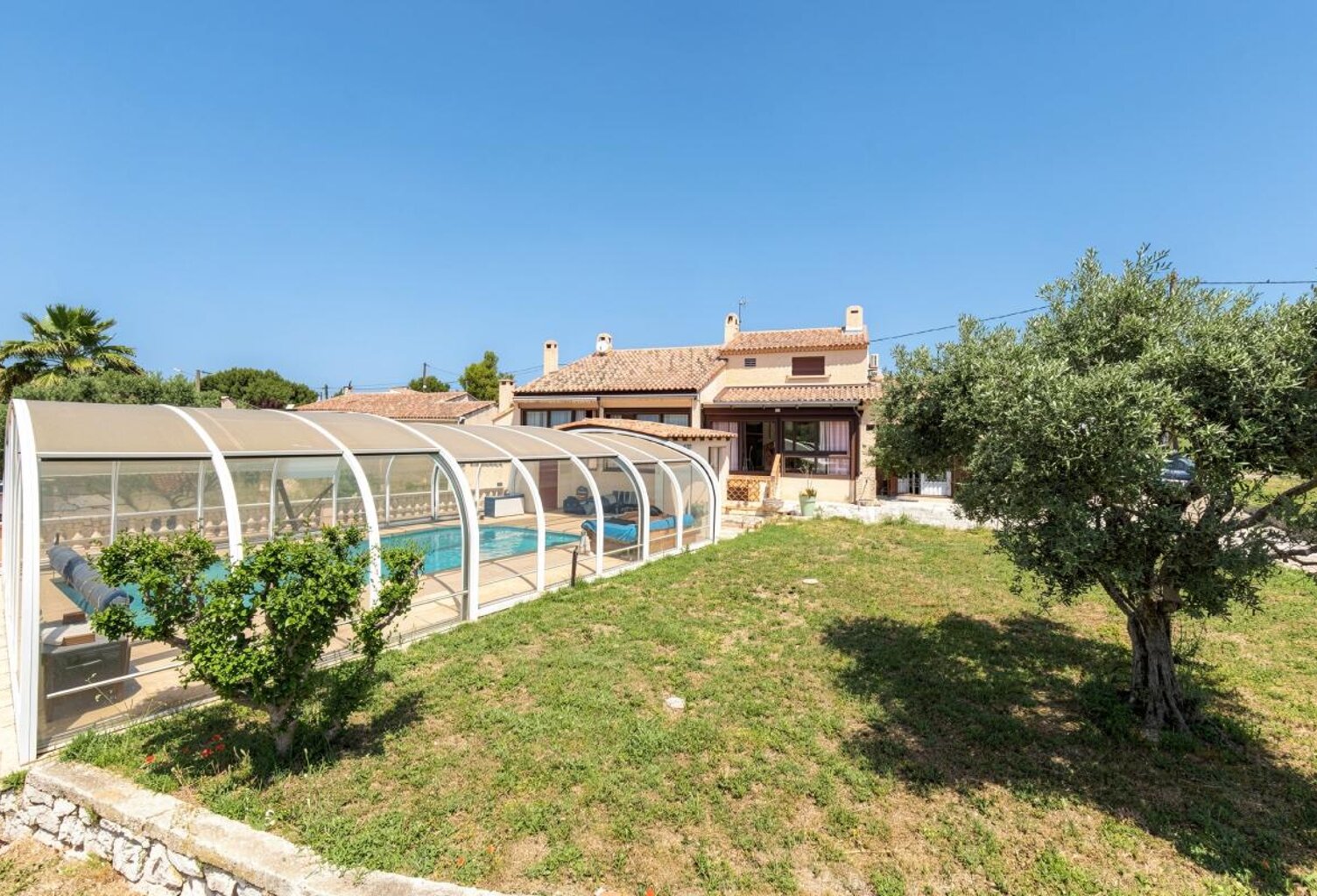 VILLA AVEC GARAGE ET PISCINE — photo 1