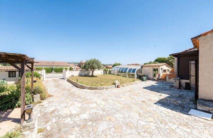 VILLA AVEC GARAGE ET PISCINE — photo 2