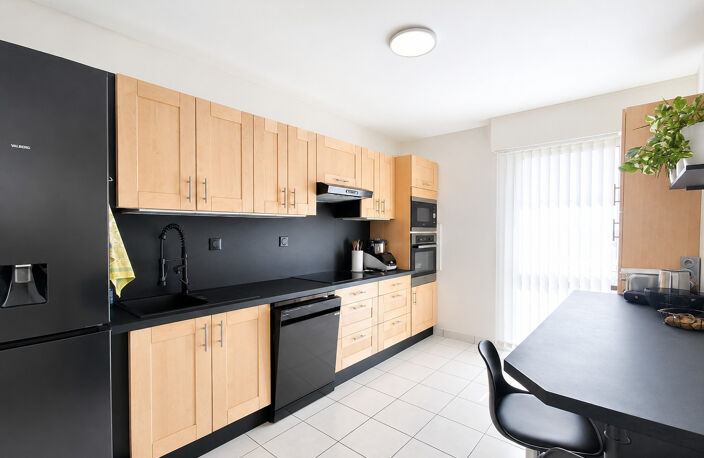 Appartement lumineux 2 chambres- 2 balcons- potentiel invest — photo 2
