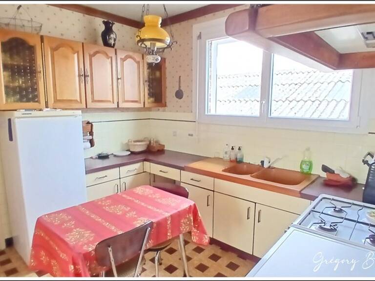 Immeuble libre à usage de commerce et d'habitation — photo 1