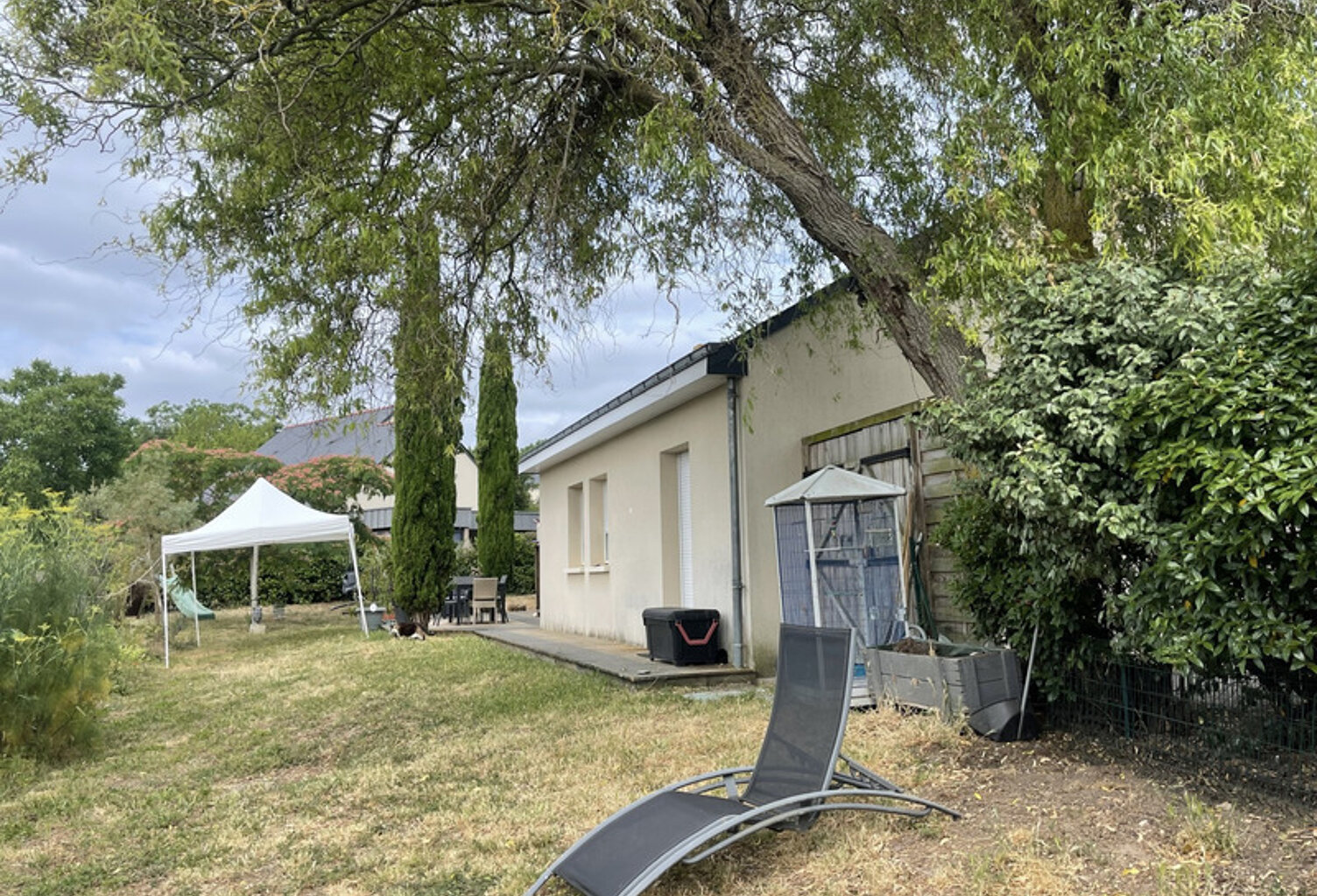 ST HILAIRE ST FLORENT MAISON 3 CHAMBRES DE PLAIN PIED SUR PARCELLE DE 1203M2 DE TERRAIN ARBORE CLOS — photo 1