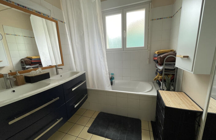 ST HILAIRE ST FLORENT MAISON 3 CHAMBRES DE PLAIN PIED SUR PARCELLE DE 1203M2 DE TERRAIN ARBORE CLOS — photo 5