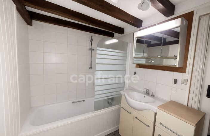 Maison de ville de caractère au coeur de CHÂTEAU RENARD (45) - 4 pièces - idéal primo accédant ou investisseur ou activité professionnelle — photo 2