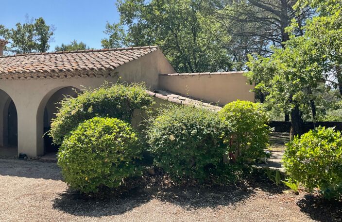 Proprieté  à 20 mns d'Aix en Provence sur la commune de Rognes  380m2 avec 8 chambres — photo 3