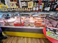 LE CHATEAU D'OLERON (17) A Vendre Fonds commerce Fromages & Salaisons sur 2 emplacements N°1 en cœur de ville — photo 2
