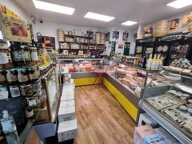 LE CHATEAU D'OLERON (17) A Vendre Fonds commerce Fromages & Salaisons sur 2 emplacements N°1 en cœur de ville — photo 4