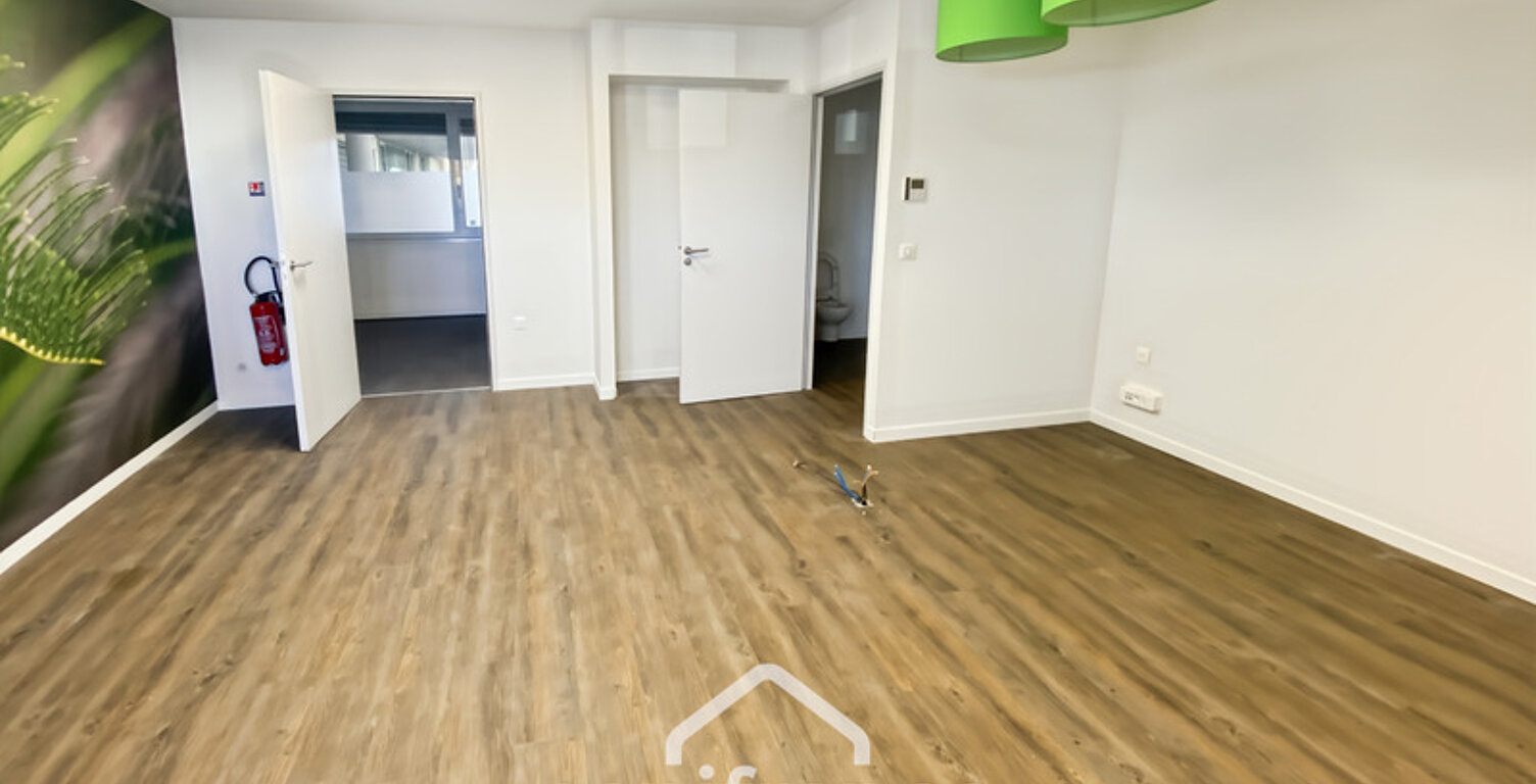 LOCAUX COMMERCIAUX / BUREAUX — photo 1