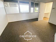 LOCAUX COMMERCIAUX / BUREAUX — photo 2