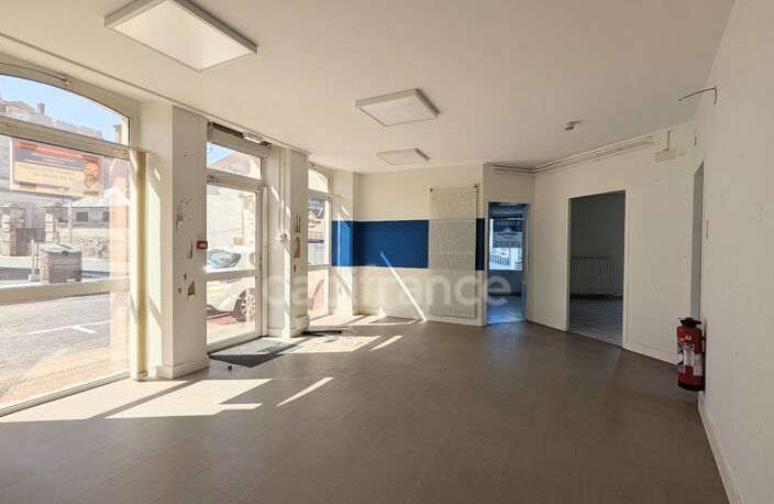 Immeuble à vendre SEGONZAC (16) Investisseurs ou Professionnels: une belle opportunité — photo 2