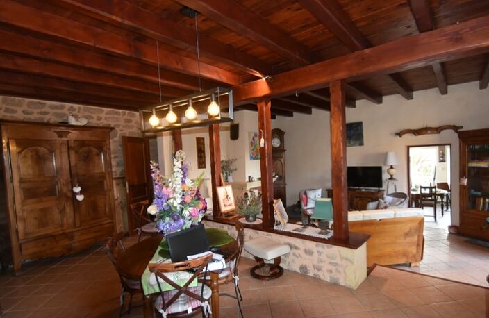 Maison en Pierre avec jardin et terrain attenant -  120m² -3 chambres - CHAUFFAILLES (71) — photo 3