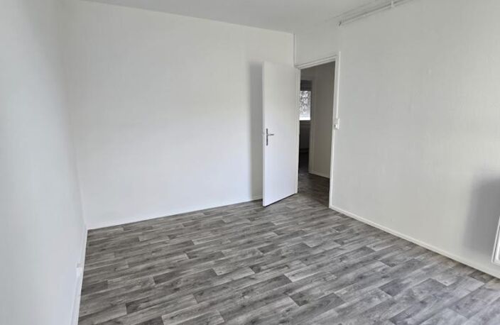 Location - Appartement T5 - 73m2 - Saint-Avold — photo 4