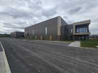 MY TRANSAC vous propose à la location un bâtiment indépendant d'activité et Stockage NEUF de 5 800m² Divisible avec QUAIS et Portes sectionnelles de Plain pied — photo 2