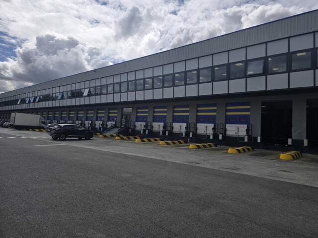 MY TRANSAC vous propose à la location une cellule d'Activité/Logistique de 1 322 m² avec Quai et Plain pied sur la commune de SAINT WITZ — photo du bien