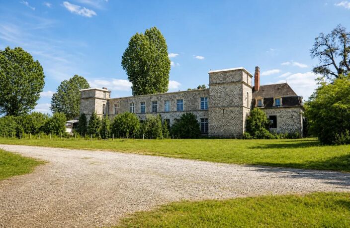 COUCY-LÈS-EPPES – CHÂTEAU ET ANCIEN COMPLEXE ÉVÉNEMENTIEL — photo 3