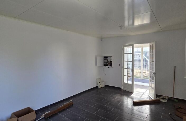 BOIS D'OLIVES – LOCAL 102 m² SUR 520 m² TERRAIN – IDÉAL CABINET MÉDICAL OU PROFESSIONS LIBÉRALES – PARKINGS PRIVATIFS — photo 3
