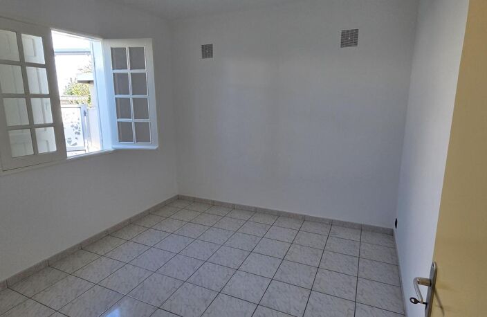 BOIS D'OLIVES – LOCAL 102 m² SUR 520 m² TERRAIN – IDÉAL CABINET MÉDICAL OU PROFESSIONS LIBÉRALES – PARKINGS PRIVATIFS — photo 5