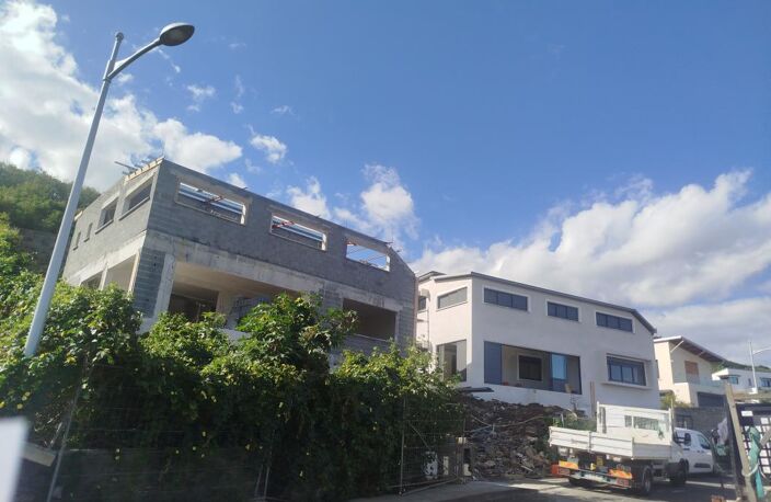 Grand Bois - Villa neuve de type F6/7 défiscalisée de 173.87m²(SH) sur 3 niveaux avec piscine — photo 3