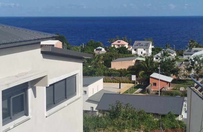 Grand Bois - Villa neuve de type F6/7 défiscalisée de 173.87m²(SH) sur 3 niveaux avec piscine — photo 4