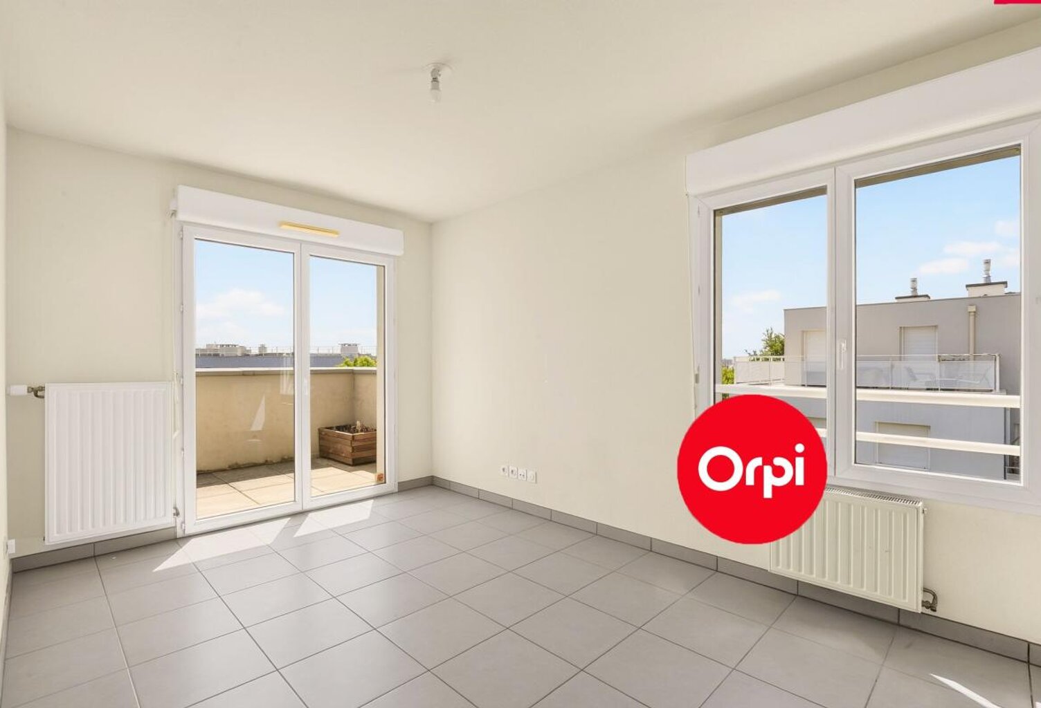 Appartement À Vendre - T2 - 40m2 - Dernier étage - Parking - Garage en sus — photo 1
