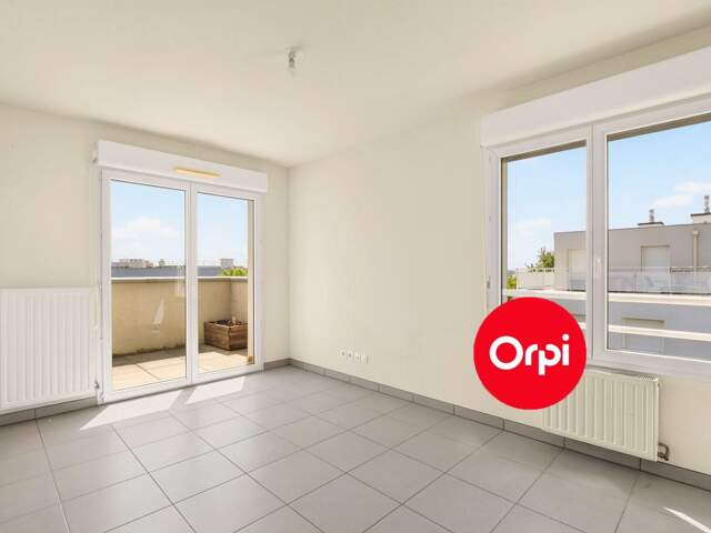 Appartement À Vendre - T2 - 40m2 - Dernier étage - Parking - Garage en sus — photo du bien