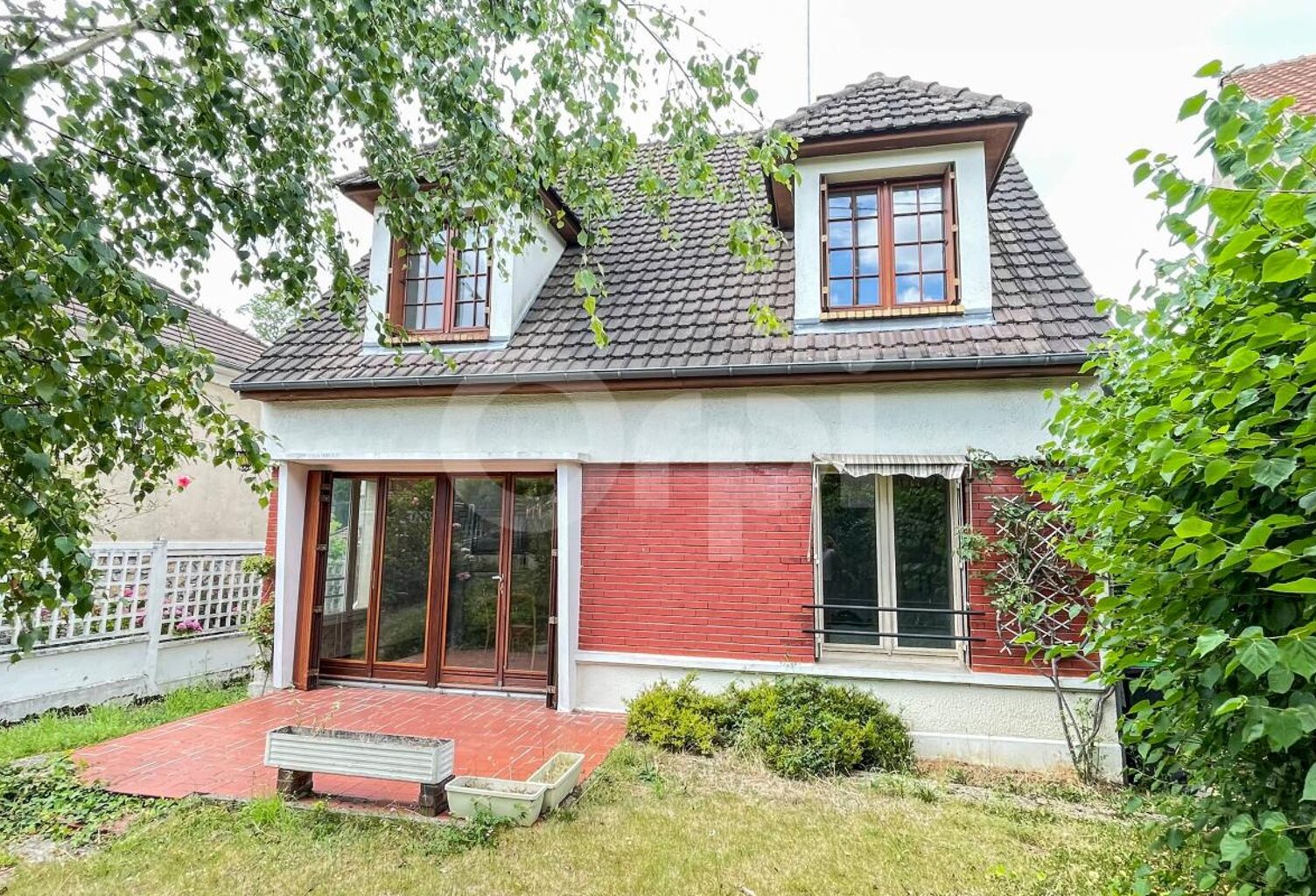 Maison À Vendre 5 pièves Saint Geneviève des bois — photo 1