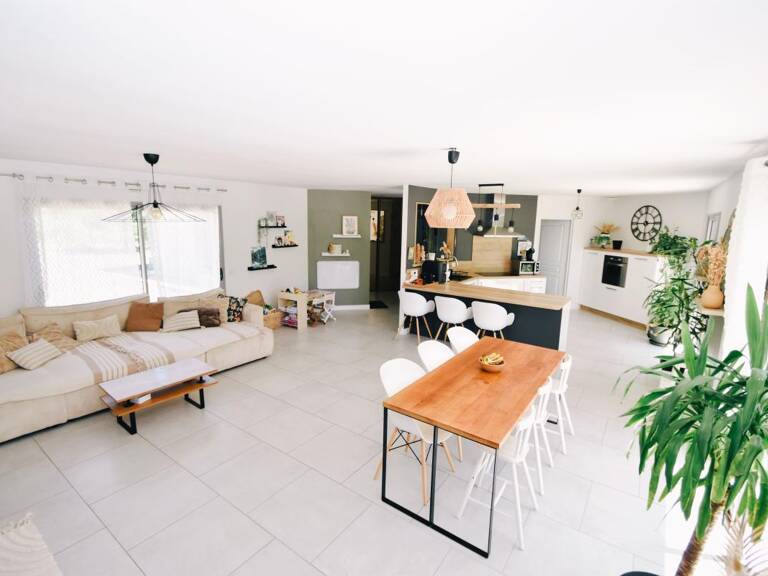 Maison contemporaine dans un bel environnement — photo 1