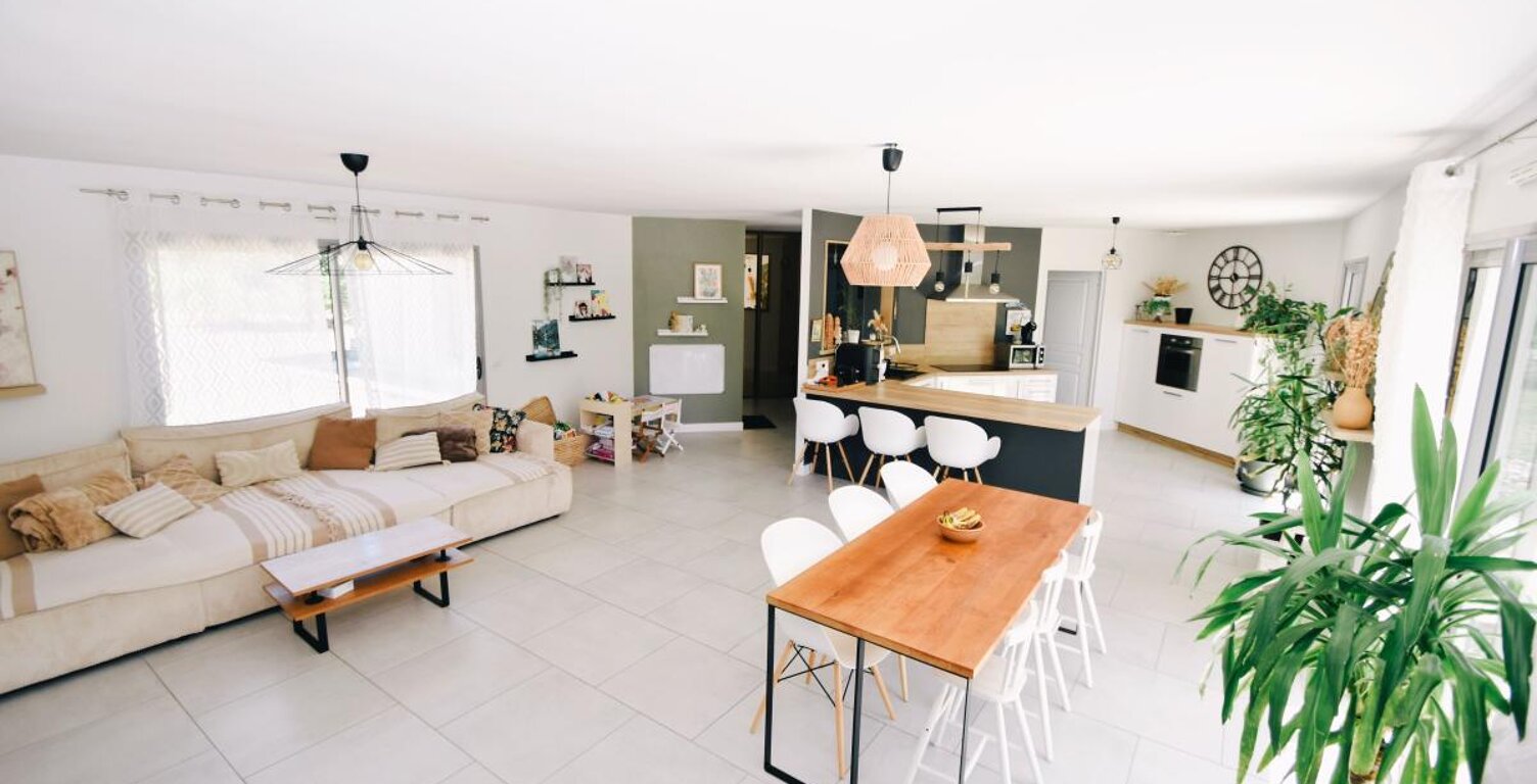 Maison contemporaine dans un bel environnement — photo 1