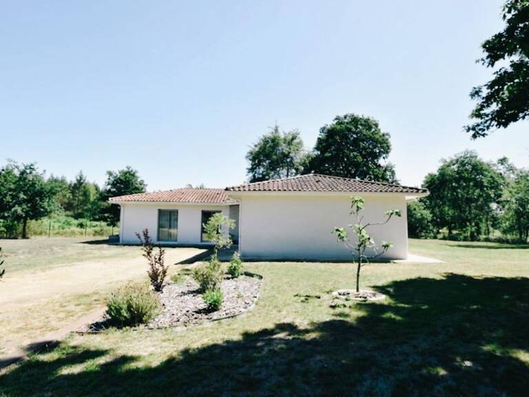 Maison contemporaine dans un bel environnement — photo 1