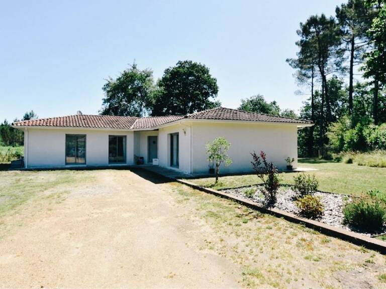 Maison contemporaine dans un bel environnement — photo 1