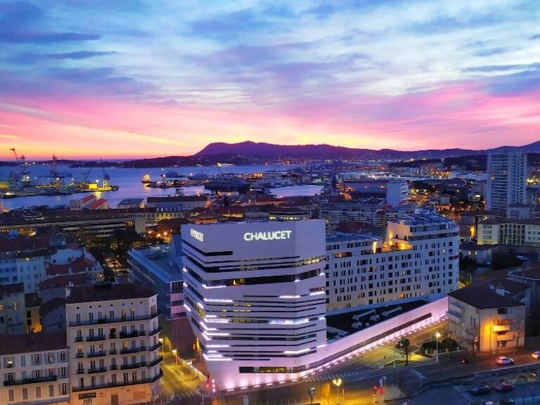 Appartement à vendre - Dernier étage - Vue exceptionnelle Faron & aperçu mer-  T4 avec balcons - TOULON-CLARET — photo 1