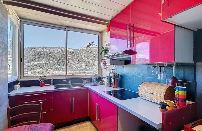 Appartement à vendre - Dernier étage - Vue exceptionnelle Faron & aperçu mer-  T4 avec balcons - TOULON-CLARET — photo 2