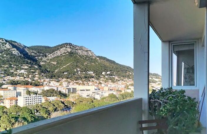 Appartement à vendre - Dernier étage - Vue exceptionnelle Faron & aperçu mer-  T4 avec balcons - TOULON-CLARET — photo 5