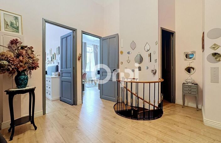 MAGNIFIQUE APPARTEMENT TYPE 4 INTÉGRALEMENT RÉNOVÉ EN SOUPLEX - 128 M2 LOI CARREZ - AVEC TERRASSE  DANS VÉRITABLE IMMEUBLE HAUSSMANNIEN EN HYPERCENTRE — photo 4