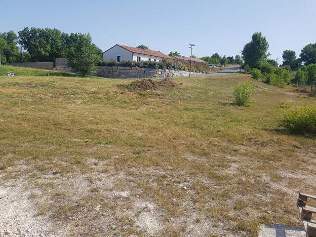 Terrain constructible, 1759 m2 — photo du bien