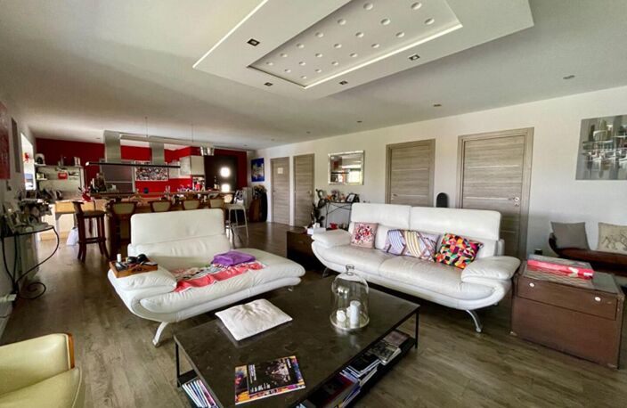 Maison plain-pied 4 ch - 201 m² / Piscine / Bourgneuf / La Rochelle — photo 2