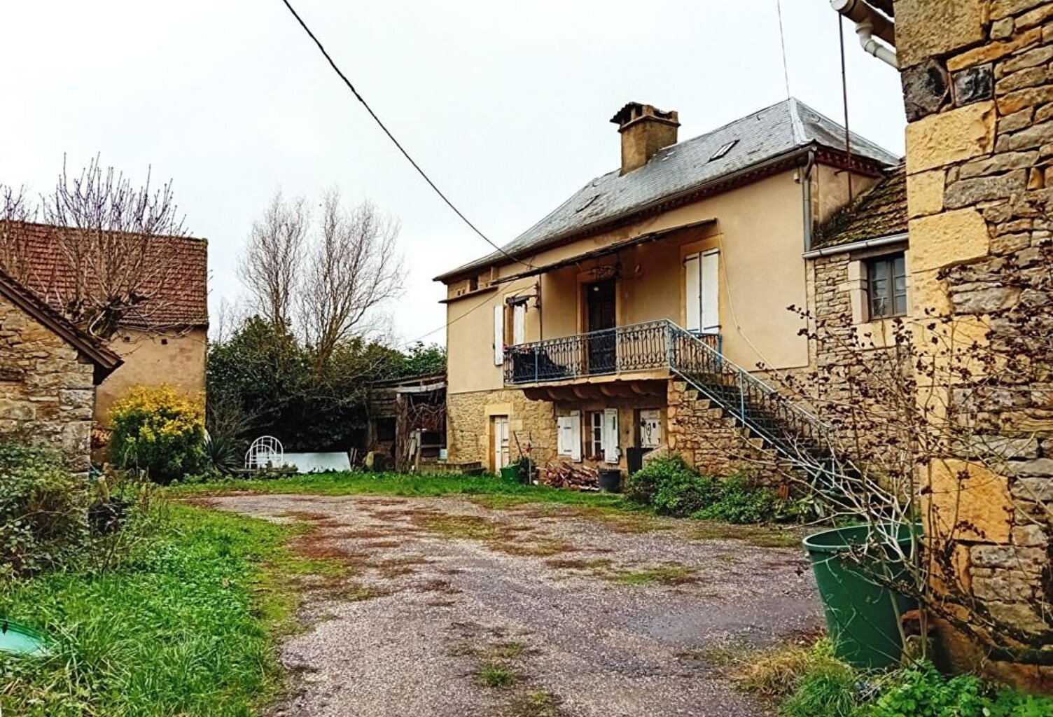 Corps de ferme 280 m2 maison et granges — photo 1