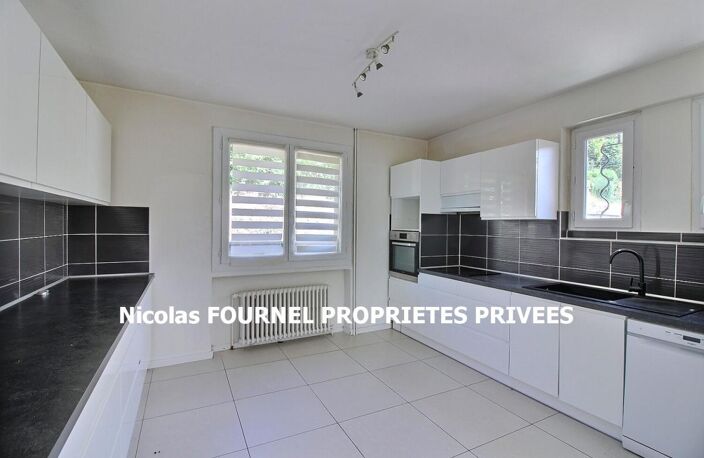 Maison Le Chambon Feugerolles 11 pièce(s) 231.86 m2 — photo 3