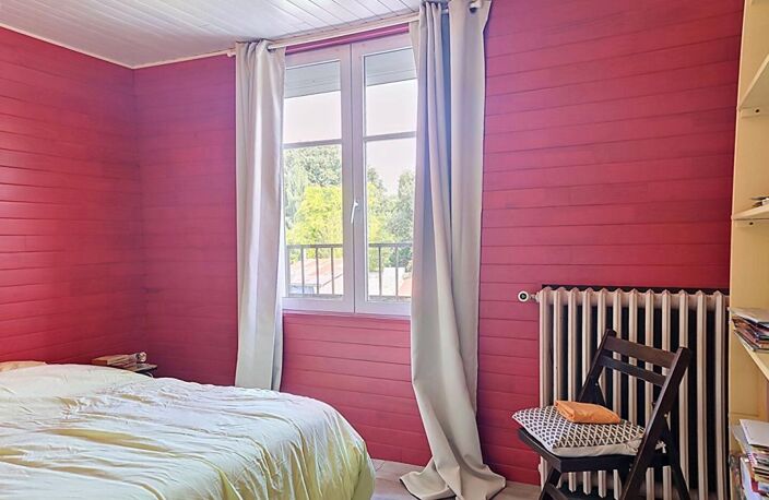 Chambre et salle d'eau au RDC — photo 5