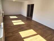Belle Maison sur Sous-sol de 88 m² Rénovée avec Cours, Cave, Buanderie, Garage de 24 m² et un Terrain clos et entretenu de 329 m² — photo 4