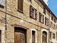 AUTHENTIQUE BATISSE EN PIERRE A RENOVER - 5/6 PIECES avec COMBLES + 2 GARAGES — photo 2