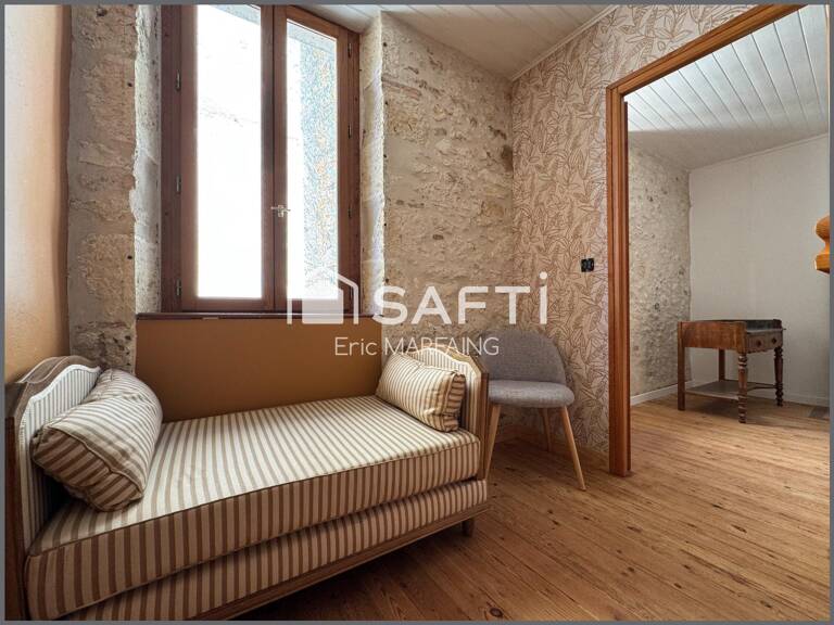 Maison en pierre rénovée  cœur de village vivant — photo 1
