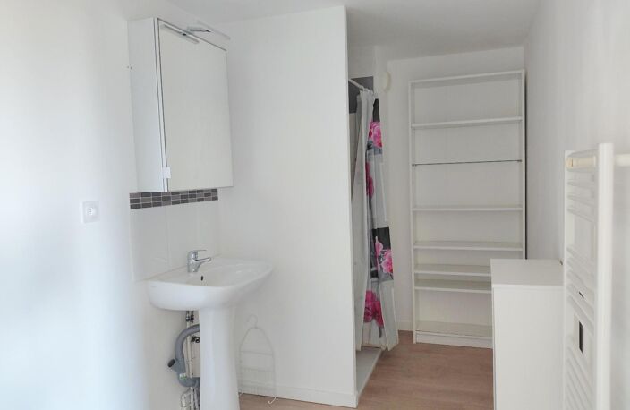 Location appartement 2 pièces 36 m² à Tours (37100) — photo 3