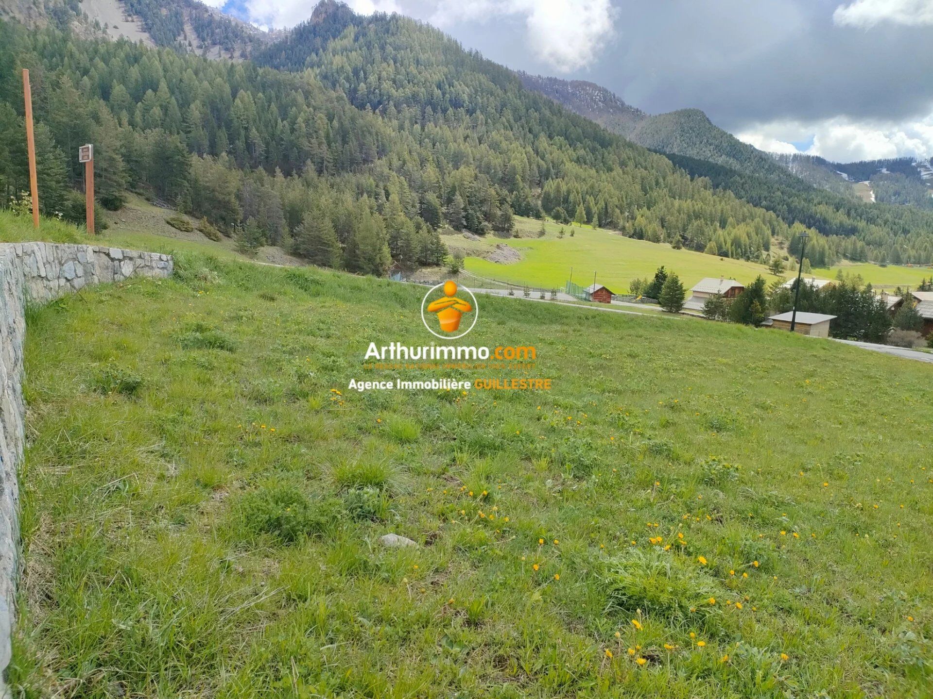 Vente Terrain 1032 m2 à Arvieux · 162 000 €