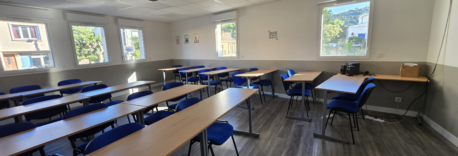 Commerce  57 m² à louer à Clermont-l'Hérault (34800)