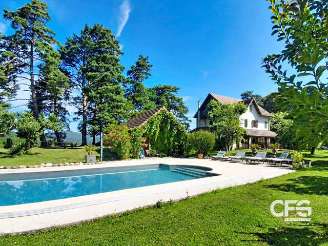 Demeure de charme avec piscine et parc arboré — photo du bien