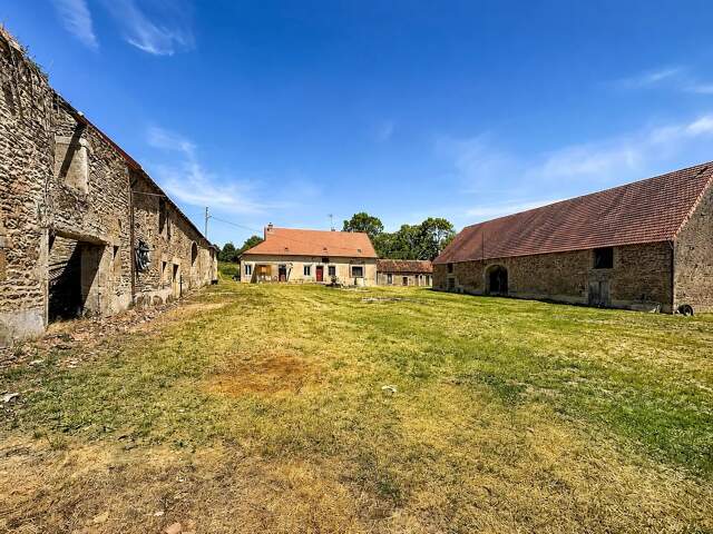 En exclusivité , ancien corps de ferme à rénover — photo du bien