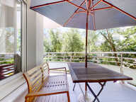 COEUR MONPLAISIR - T5 dans une résidence arborée avec terrasse, cave et garage double — photo 2