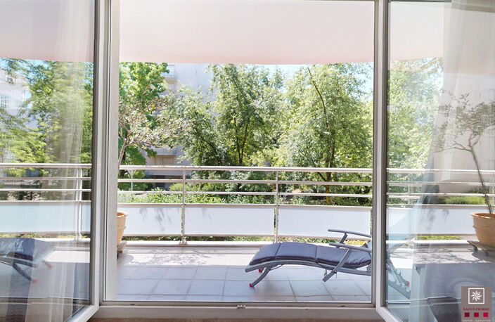 COEUR MONPLAISIR - T5 dans une résidence arborée avec terrasse, cave et garage double — photo 3